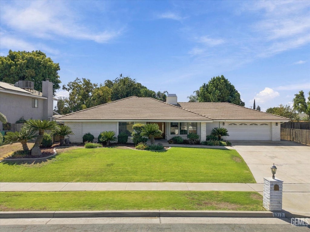 Photo of 6717 Noah Avenue, Bakersfield, CA 93308 (MLS # 202610390)