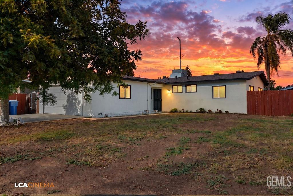 Photo of 604 Teakwood Drive, Bakersfield, CA 93308 (MLS # 202608144)