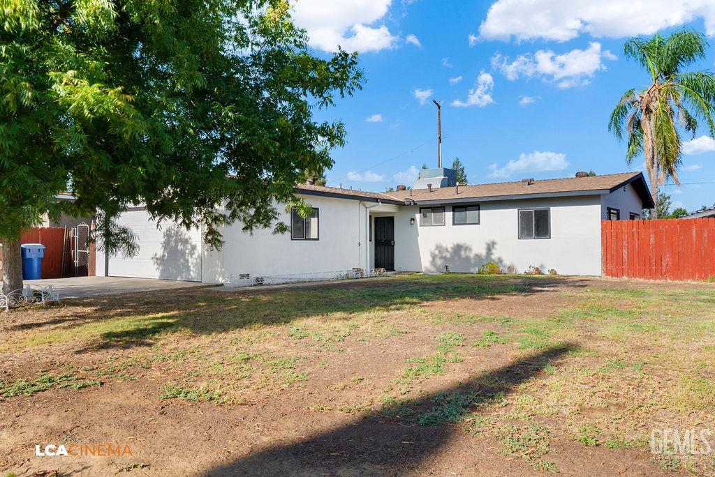 Photo of 604 Teakwood Drive, Bakersfield, CA 93308 (MLS # 202608144)