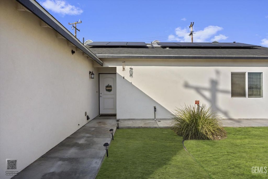 Photo of 200 Burchfield Avenue, Bakersfield, CA 93307 (MLS # 202600866)