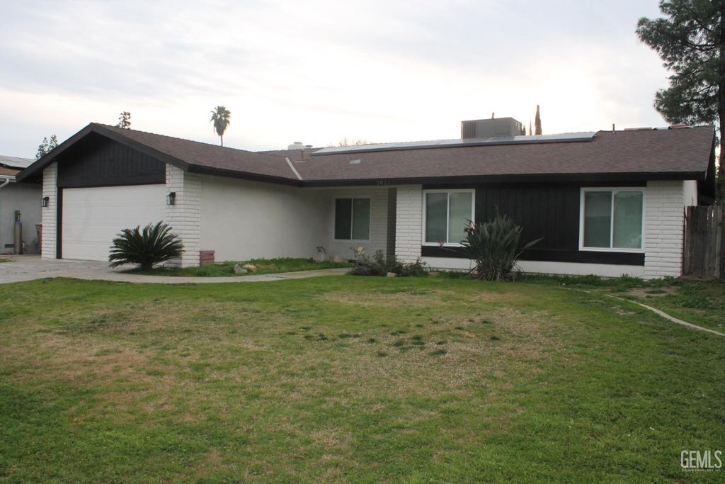 Photo of 2021 Carlton St, Bakersfield, CA 93309 (MLS # 202600931)