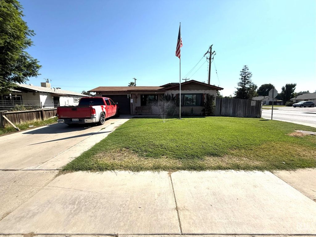 Photo of 1245 Poso Drive, Wasco, CA 93280 (MLS # 202510812)