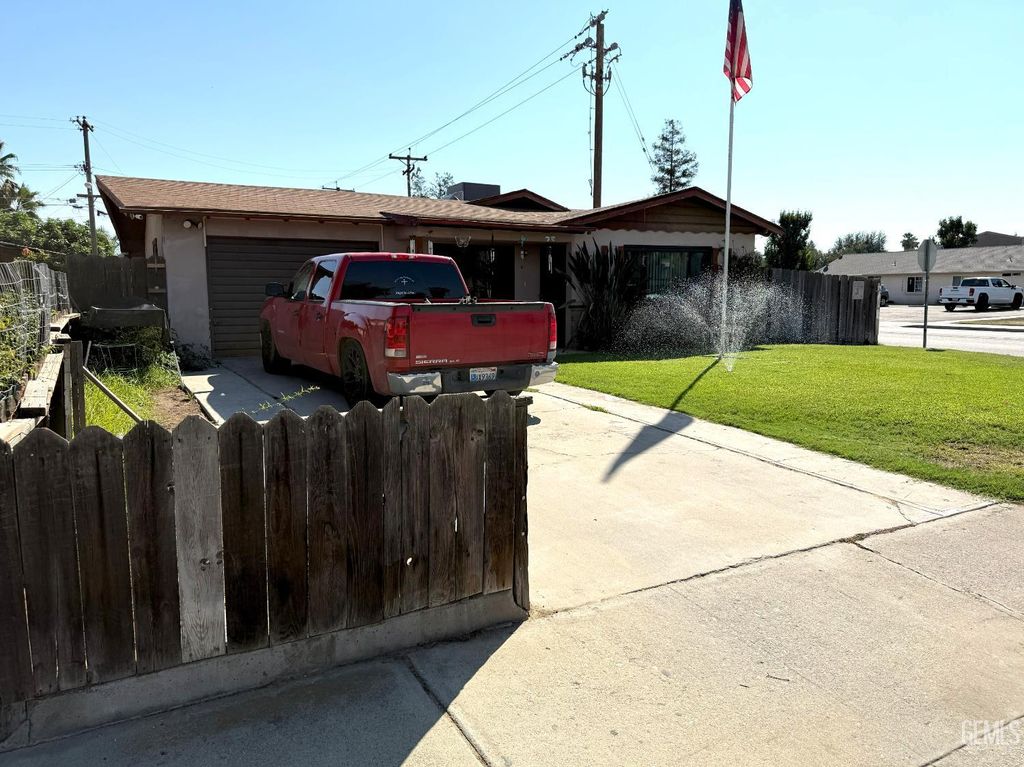 Photo of 1245 Poso Drive, Wasco, CA 93280 (MLS # 202510812)