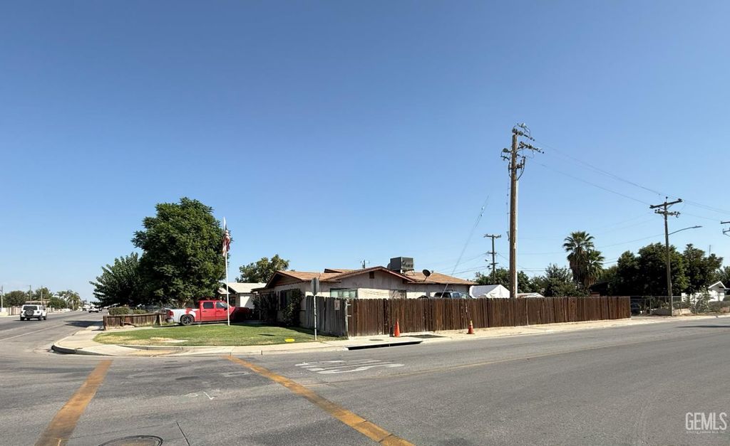 Photo of 1245 Poso Drive, Wasco, CA 93280 (MLS # 202510812)