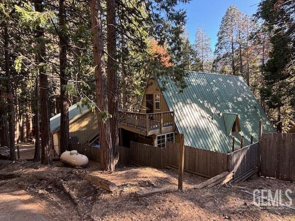 Photo of 10905 Elm Drive, Wofford Heights, CA 93285 (MLS # 202605702)