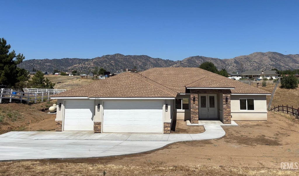 Photo of 21831 San Gabriel Drive, Tehachapi, CA 93561 (MLS # 202513540)