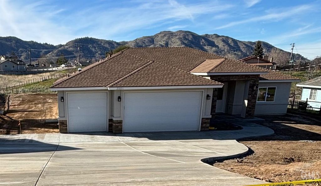 Photo of 21831 San Gabriel Drive, Tehachapi, CA 93561 (MLS # 202513540)