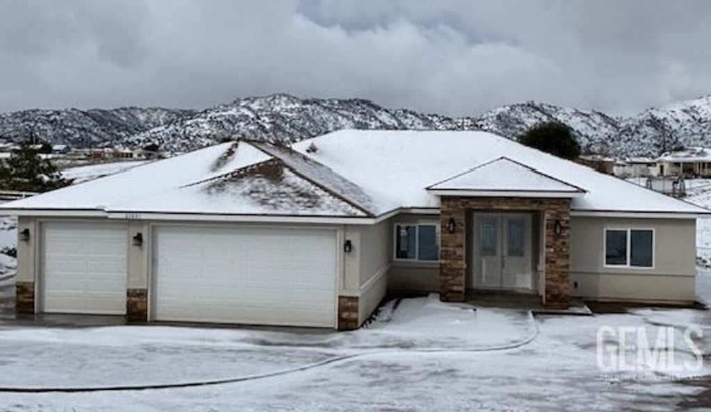 Photo of 21831 San Gabriel Drive, Tehachapi, CA 93561 (MLS # 202513540)