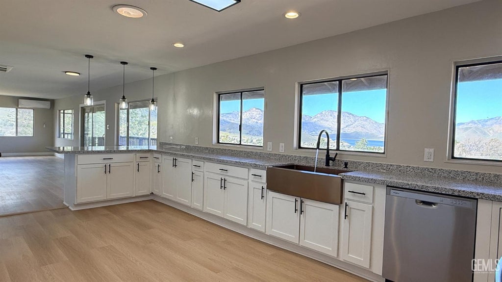Photo of 3413 Piute Hill Road, Mountain Mesa, CA 93240 (MLS # 202608229)