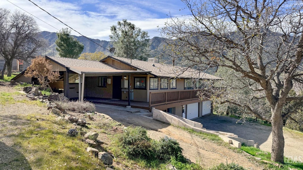 Photo of 3413 Piute Hill Road, Mountain Mesa, CA 93240 (MLS # 202608229)