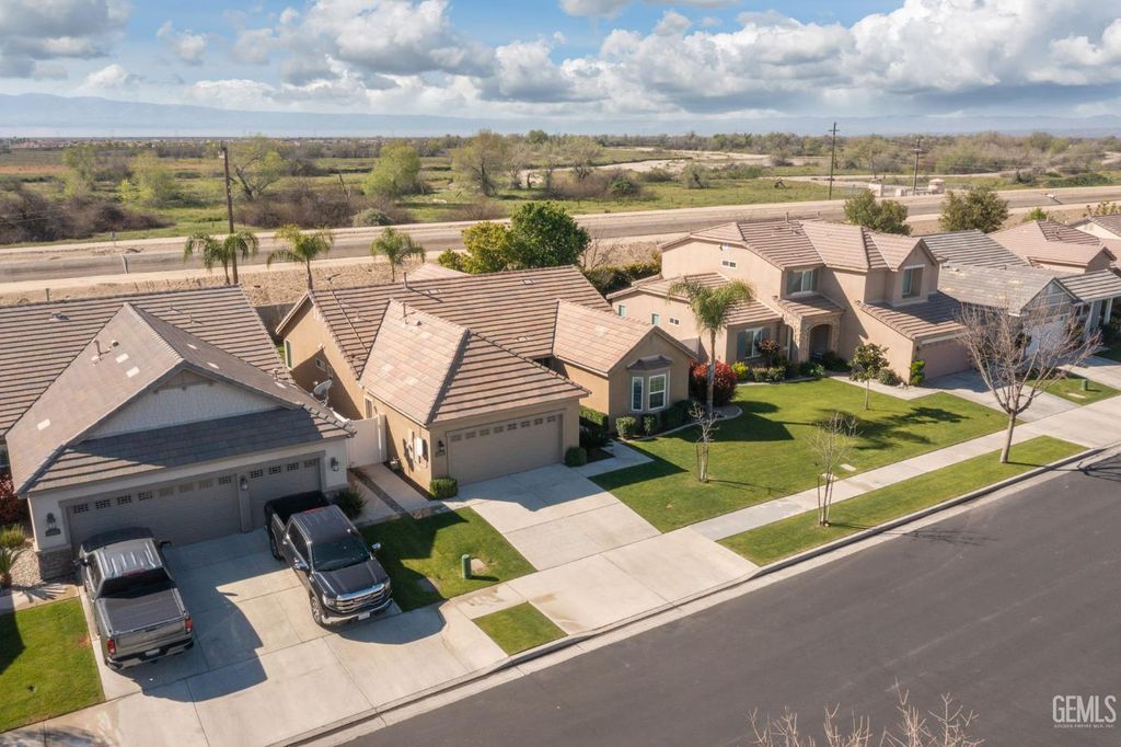 Photo of 14705 Yellow Lupine Drive, Bakersfield, CA 93314 (MLS # 202602564)