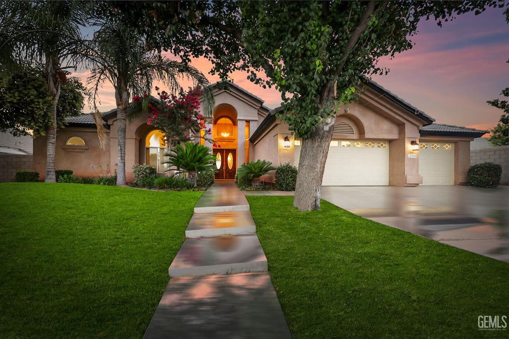 Photo of 12504 Crown Crest Drive, Bakersfield, CA 93311 (MLS # 202510895)