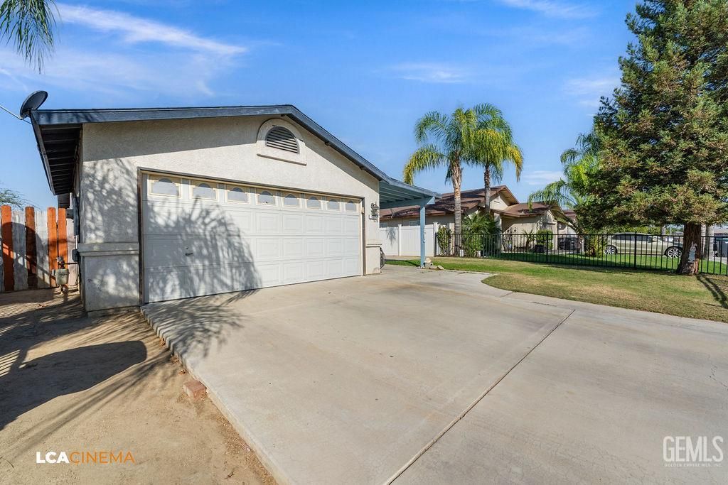 Photo of 539 11th Street, Mc Farland, CA 93250 (MLS # 202511313)