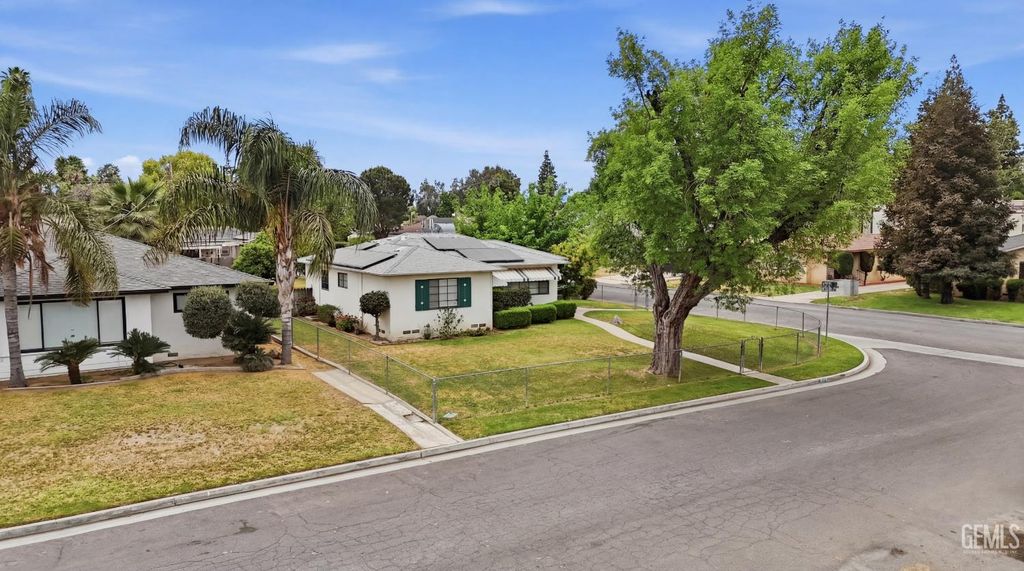 Photo of 4629 Fishering Drive, Bakersfield, CA 93309 (MLS # 202603481)