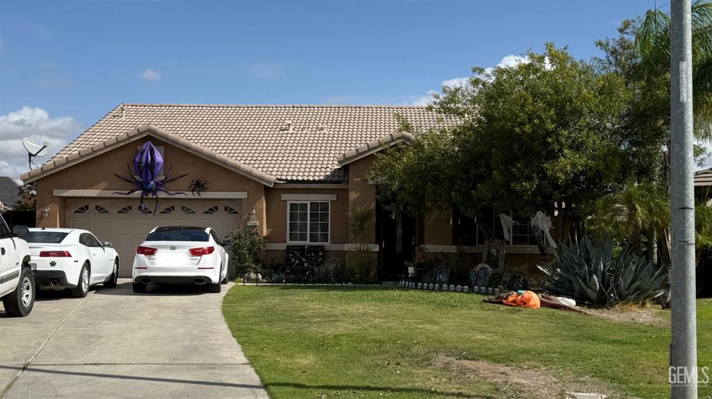 Photo of 13100 Yampa River Street, Bakersfield, CA 93314 (MLS # 202511175)