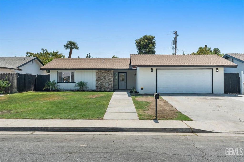 Photo of 3813 Rickey Way, Bakersfield, CA 93309 (MLS # 202511221)