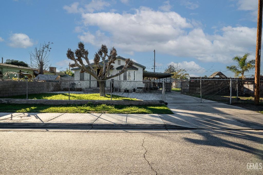 Photo of 3573 Lotus Lane, Bakersfield, CA 93307 (MLS # 202512957)