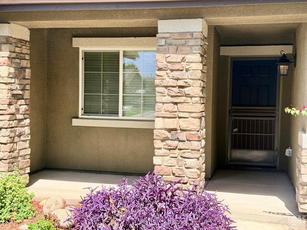 Photo of 5814 Ashintully Avenue, Bakersfield, CA 93313 (MLS # 202609810)