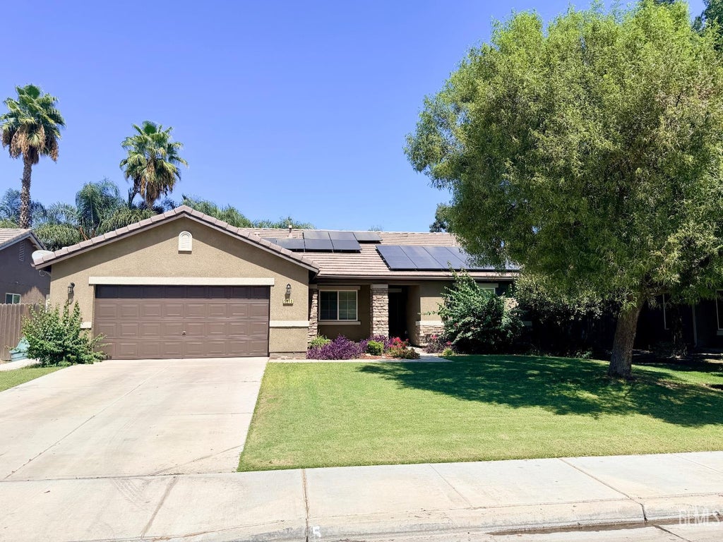Photo of 5814 Ashintully Avenue, Bakersfield, CA 93313 (MLS # 202609810)