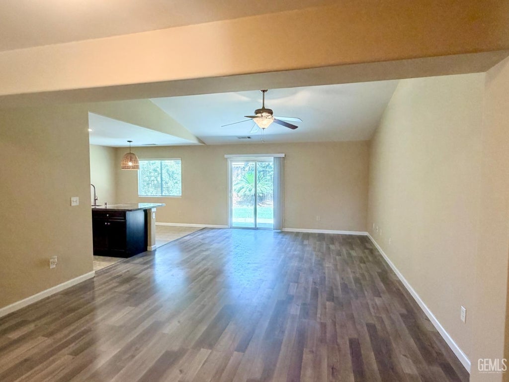 Photo of 5814 Ashintully Avenue, Bakersfield, CA 93313 (MLS # 202609810)