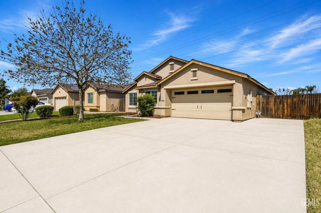 Photo of 9102 Whitman Avenue, Bakersfield, CA 93311 (MLS # 202604807)