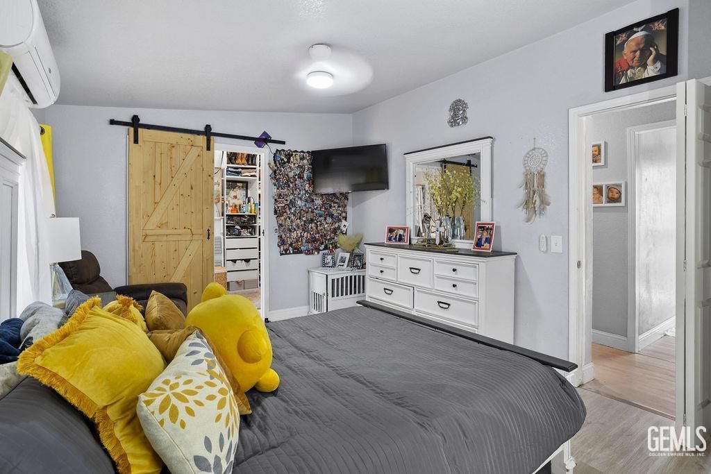 Photo of 0 811 V Street, Bakersfield, CA 93304 (MLS # 202511273)