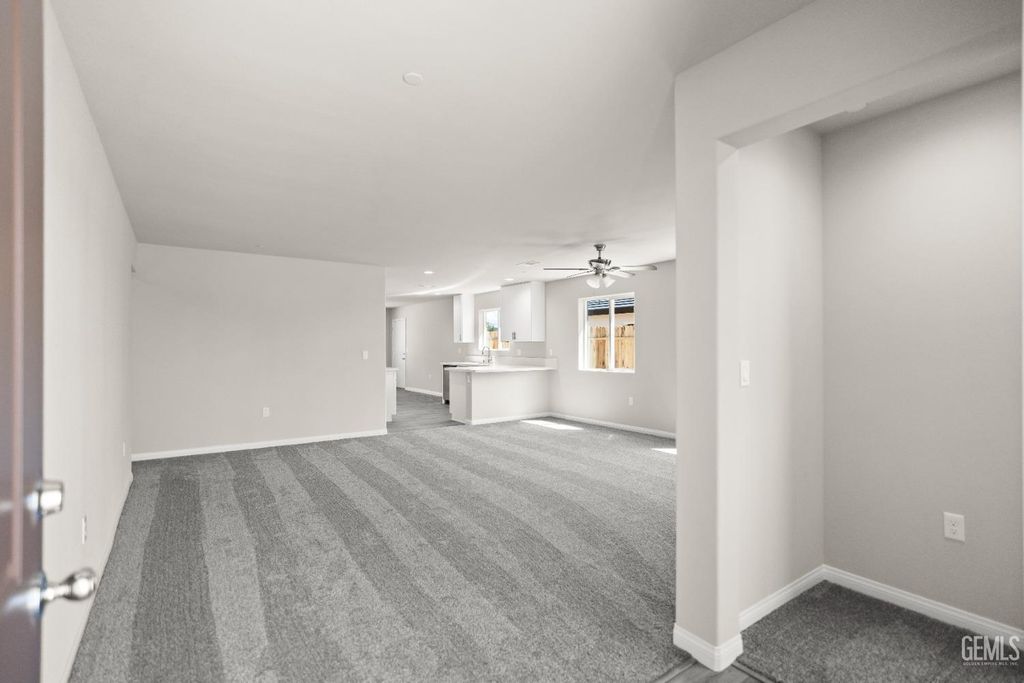 Photo of 600 Poinsettia Street, Bakersfield, CA 93307 (MLS # 202511216)