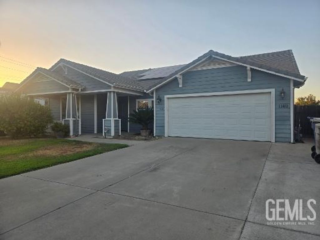 Photo of 1140 Bargetto Court, Tulare, CA 93274 (MLS # 202607764)