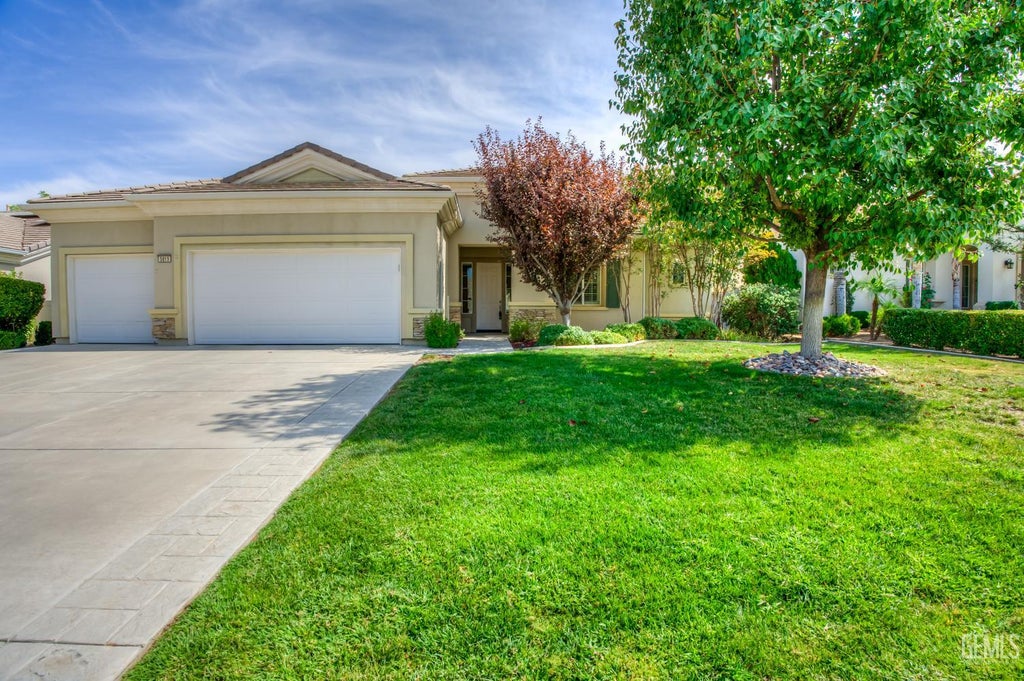 Photo of 5815 Chadwick Hills Court, Bakersfield, CA 93306 (MLS # 202610163)