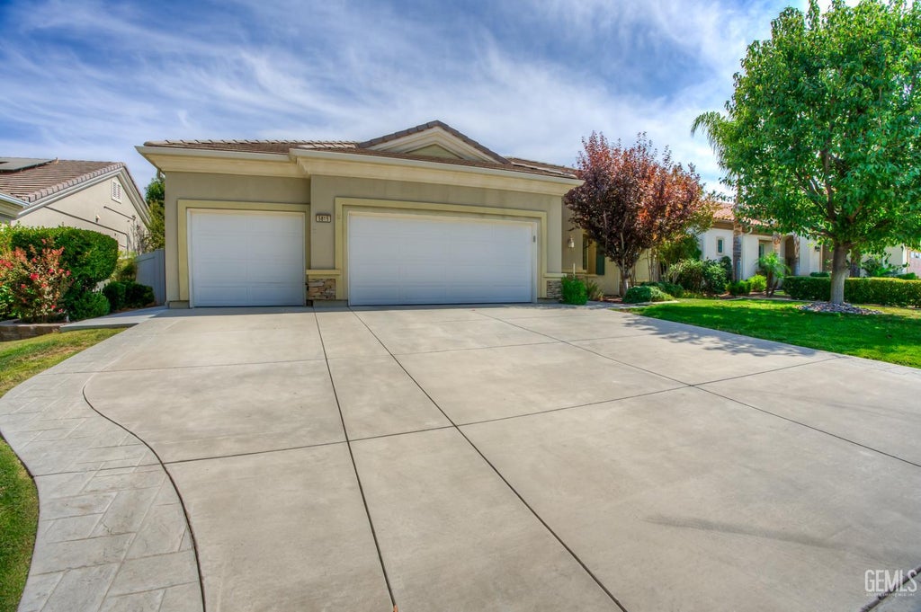 Photo of 5815 Chadwick Hills Court, Bakersfield, CA 93306 (MLS # 202610163)