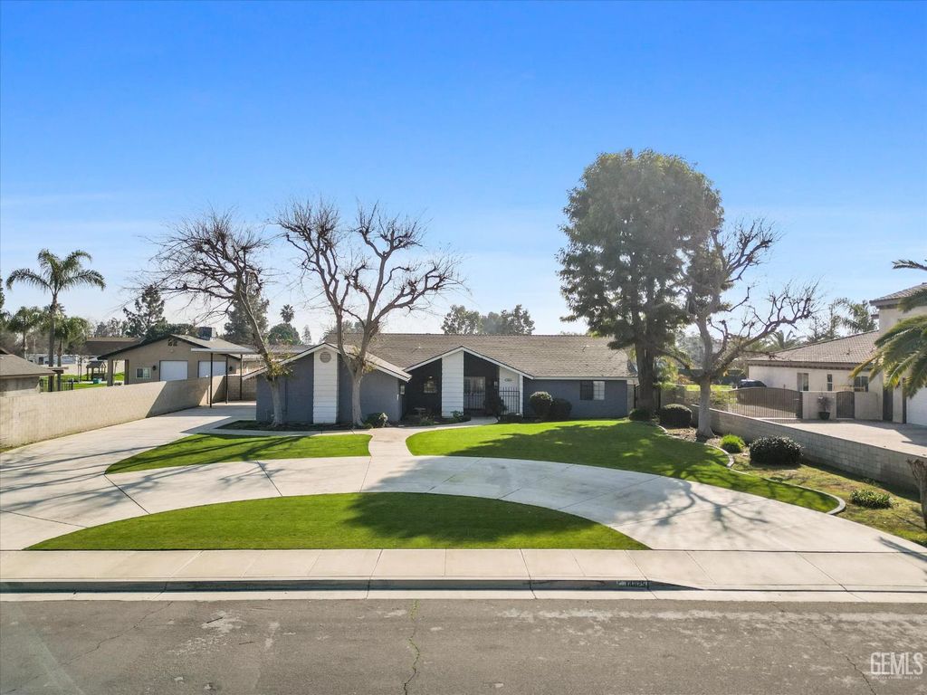 Photo of 14825 Henderson Avenue, Bakersfield, CA 93314 (MLS # 202601068)