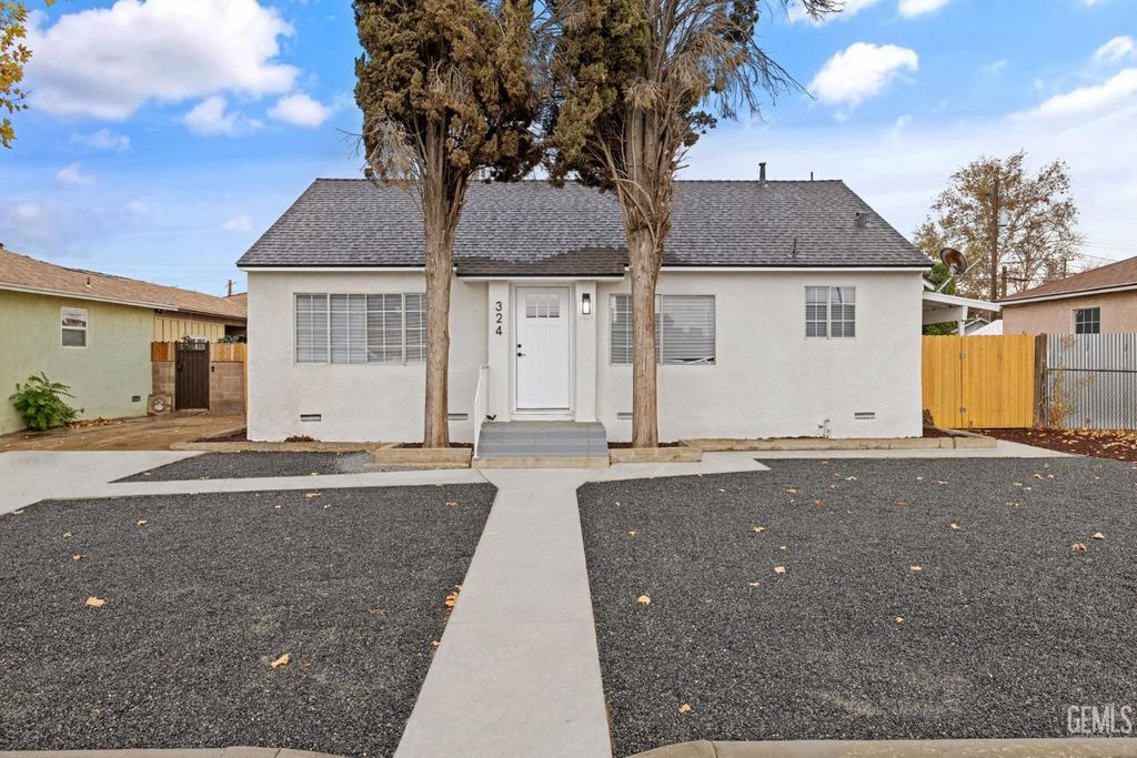 Photo of 324 Donna Avenue, Bakersfield, CA 93304 (MLS # 202510830)