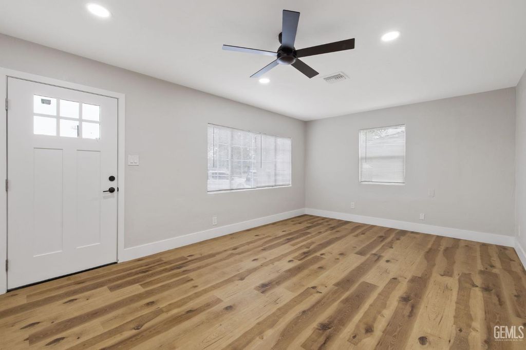 Photo of 324 Donna Avenue, Bakersfield, CA 93304 (MLS # 202510830)