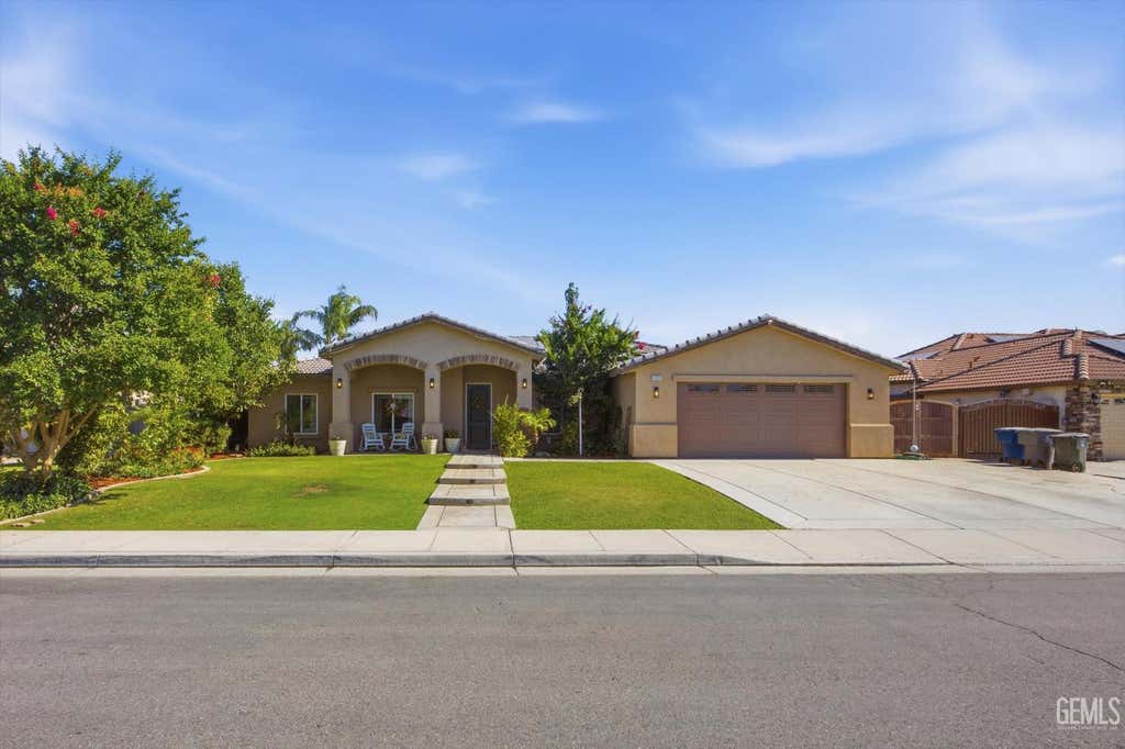 Photo of 4800 Cimarron Ridge Drive, Bakersfield, CA 93313 (MLS # 202607373)
