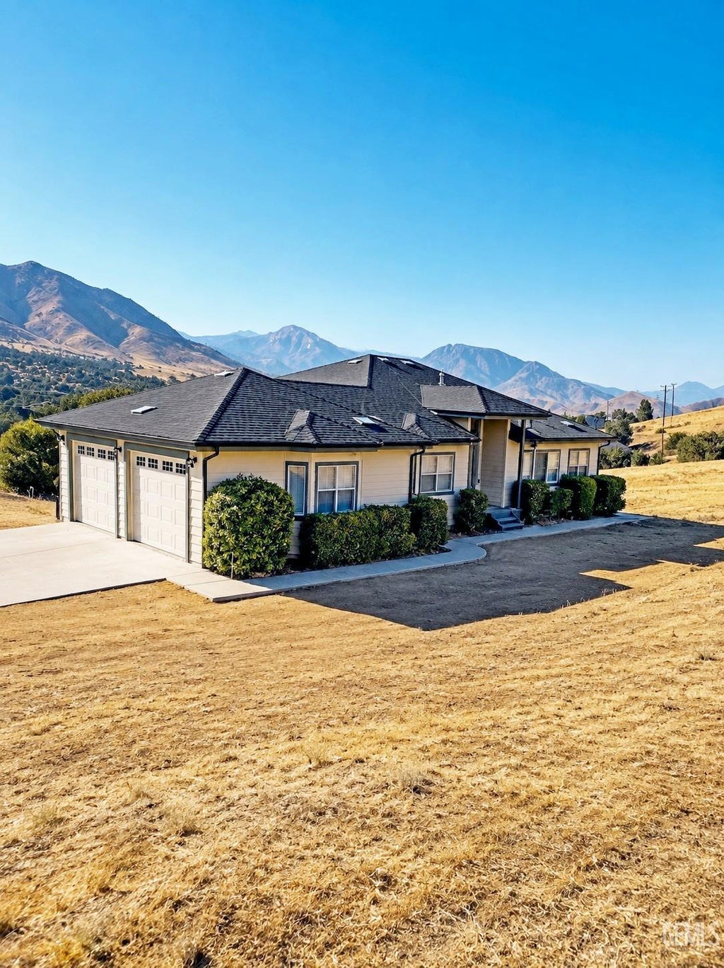 Photo of 3233 Denise Street, Lake Isabella, CA 93240 (MLS # 202609883)