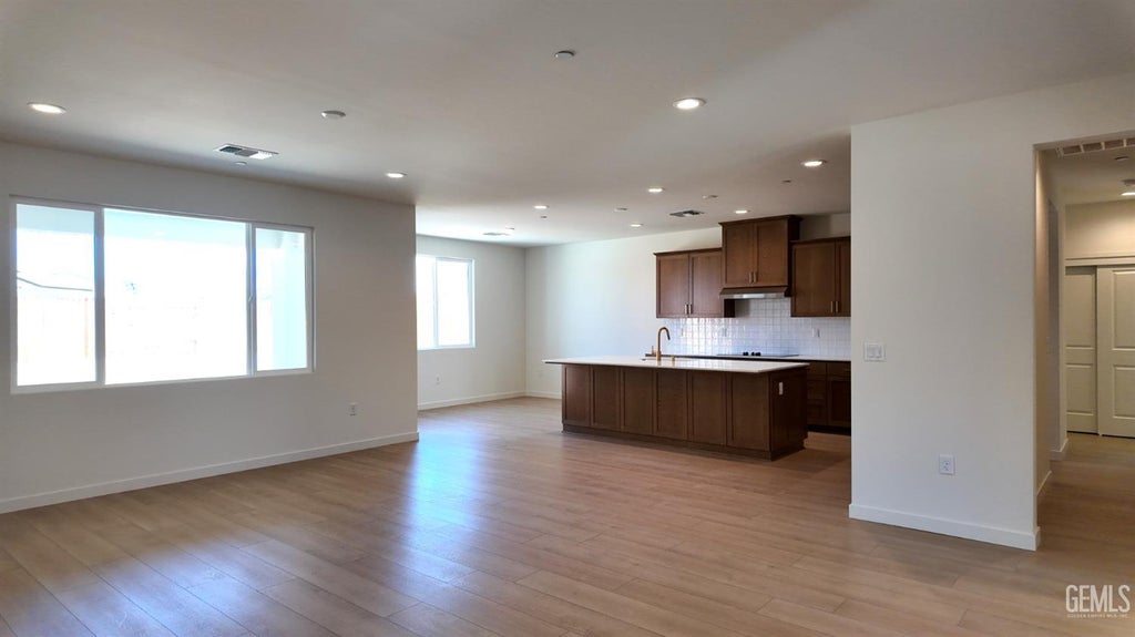 Photo of 704 Grande Court, Bakersfield, CA 93314 (MLS # 202606955)