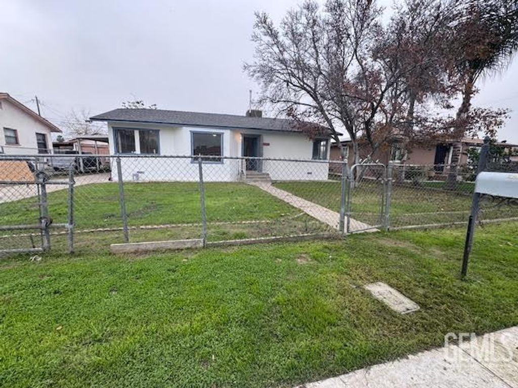 Photo of 900 Casino Street, Bakersfield, CA 93307 (MLS # 202513736)
