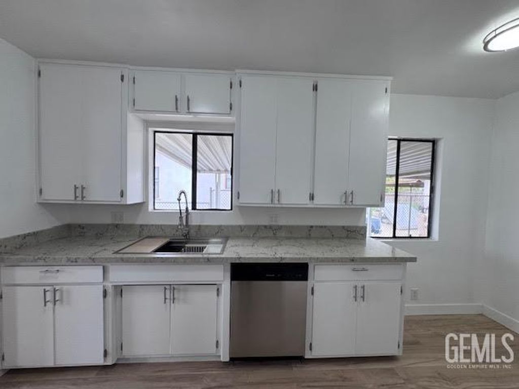 Photo of 900 Casino Street, Bakersfield, CA 93307 (MLS # 202513736)