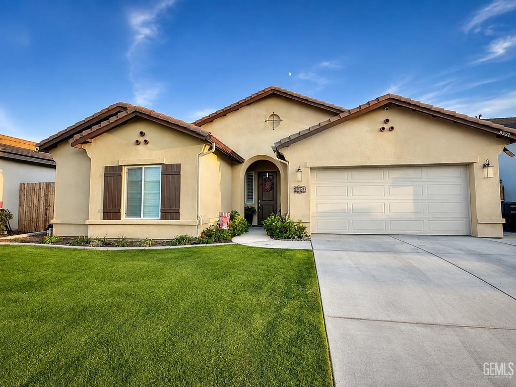 Photo of 8521 Avon Street, Bakersfield, CA 93314 (MLS # 202610099)