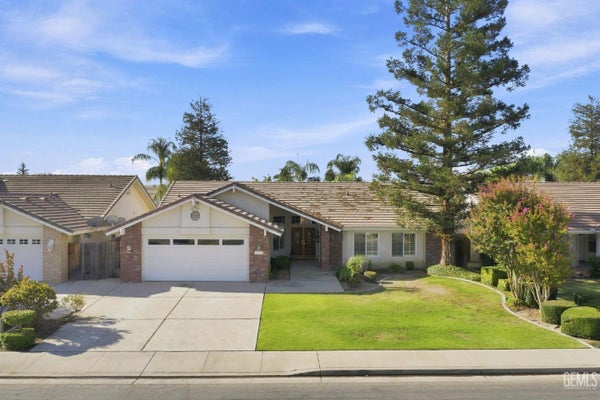 11111 CANDLELIGHT CT, BAKERSFIELD, CA 93312 - Image d54e71bba7faba5f08d2a394379f5920/3570672183