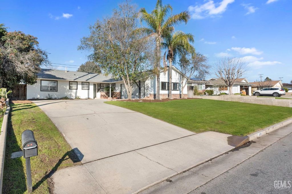 Photo of 2418 Driller Avenue, Bakersfield, CA 93306 (MLS # 202600523)