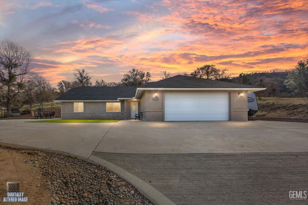 Photo of 17820 Bold Venture Drive, Tehachapi, CA 93561 (MLS # 202601373)