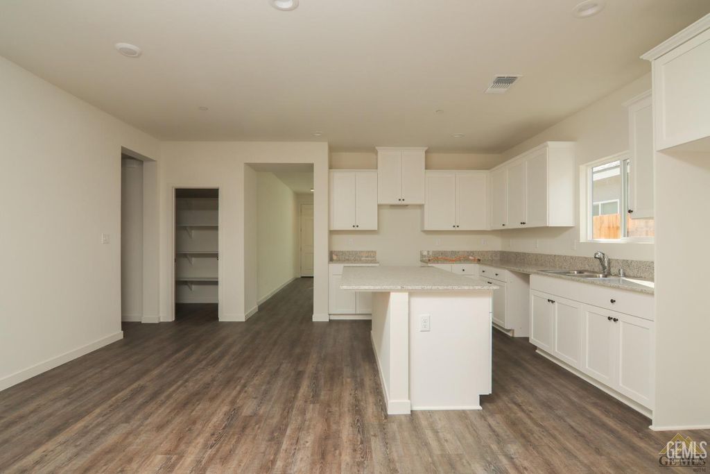 Photo of 802 Kidlington Court, Bakersfield, CA 93307 (MLS # 202603571)