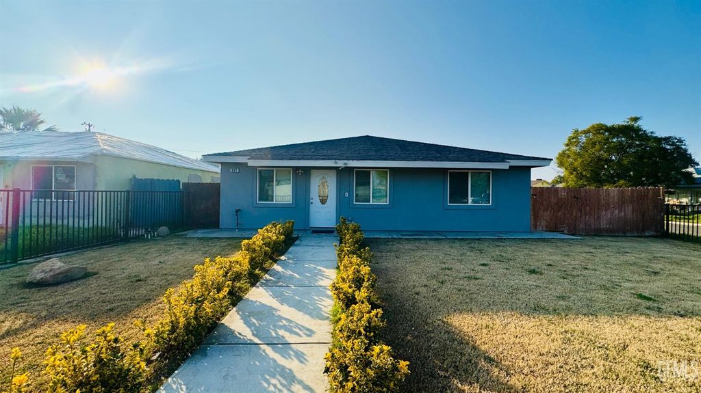 Photo of 801 S Oleander Avenue, Bakersfield, CA 93304 (MLS # 202600616)