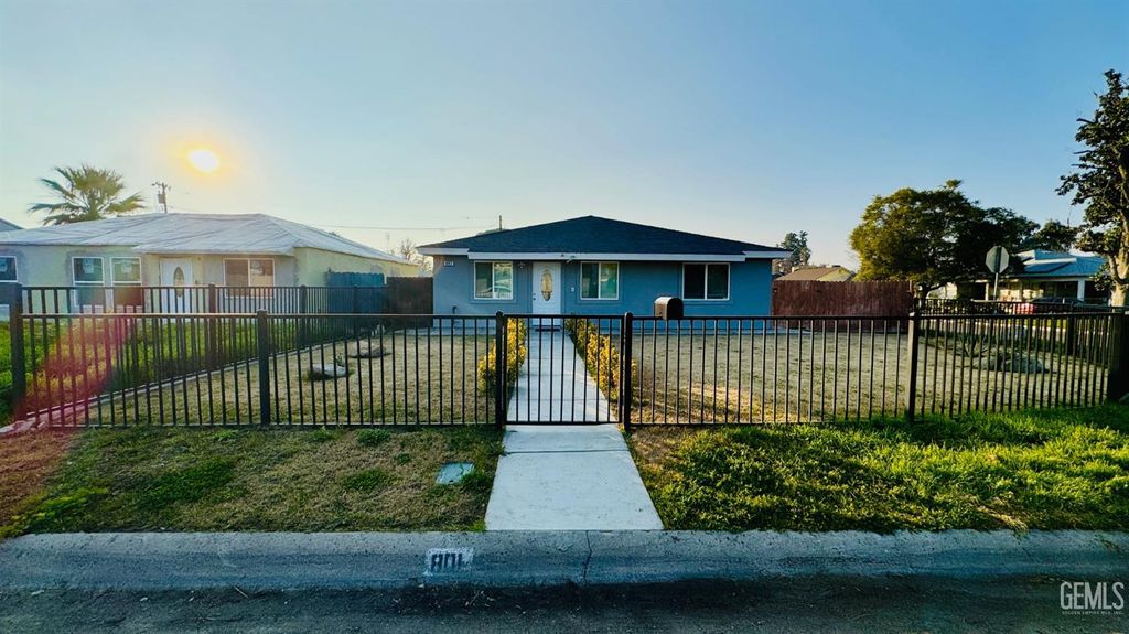 Photo of 801 S Oleander Avenue, Bakersfield, CA 93304 (MLS # 202600616)