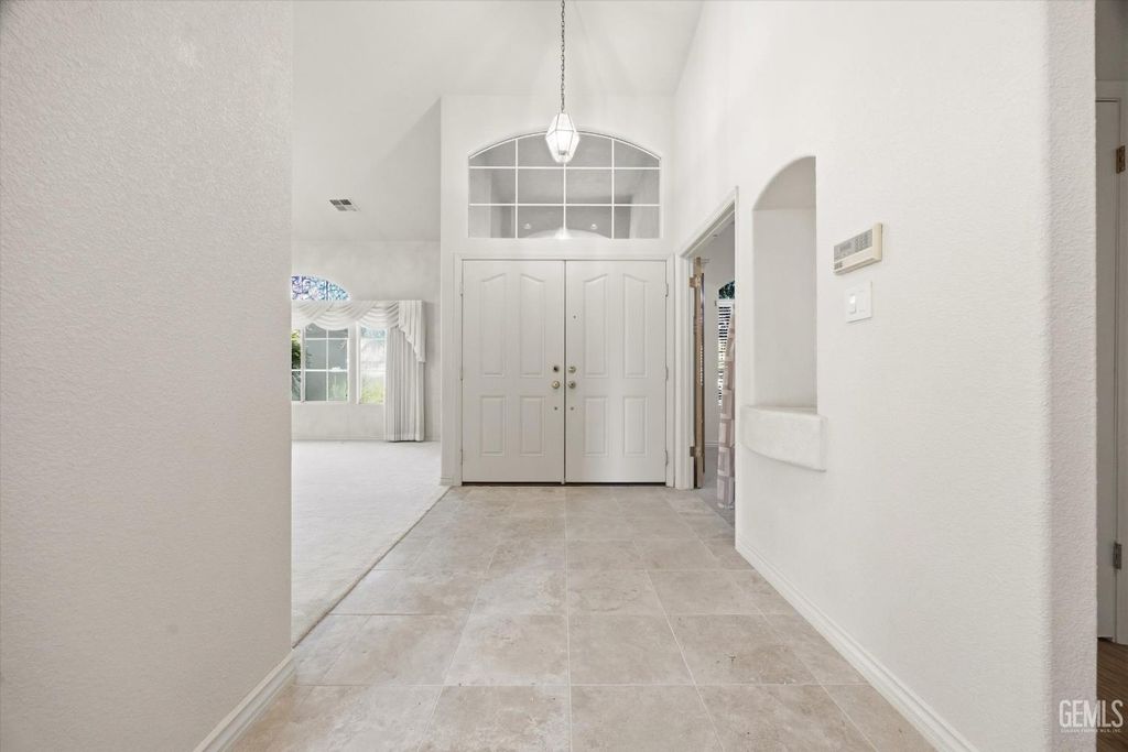 Photo of 8706 Dalby Court, Bakersfield, CA 93313 (MLS # 202607606)