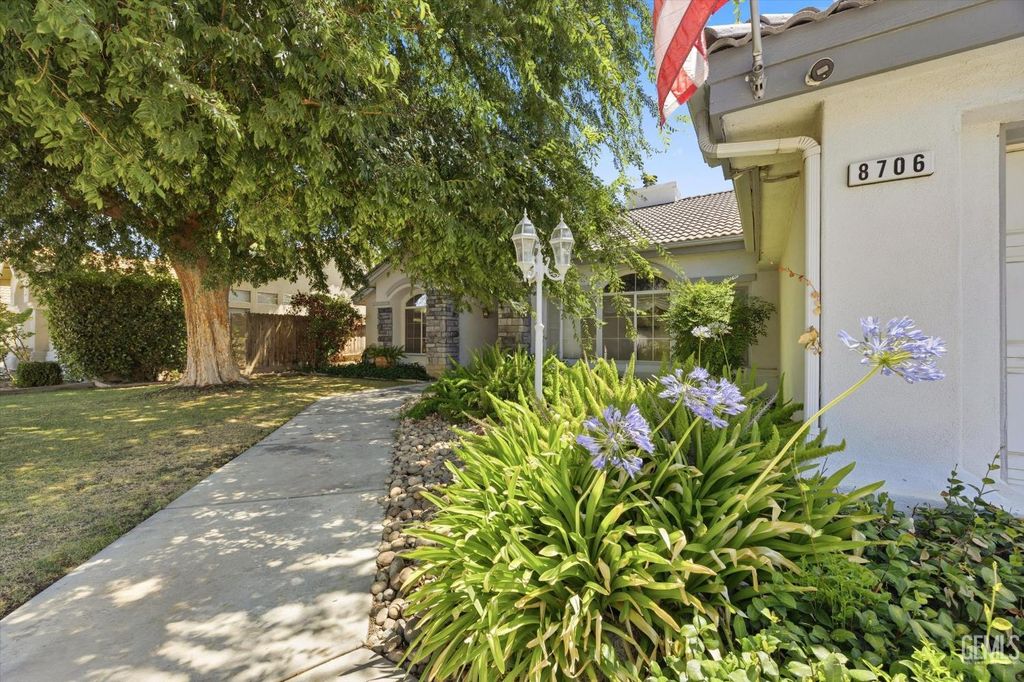 Photo of 8706 Dalby Court, Bakersfield, CA 93313 (MLS # 202607606)