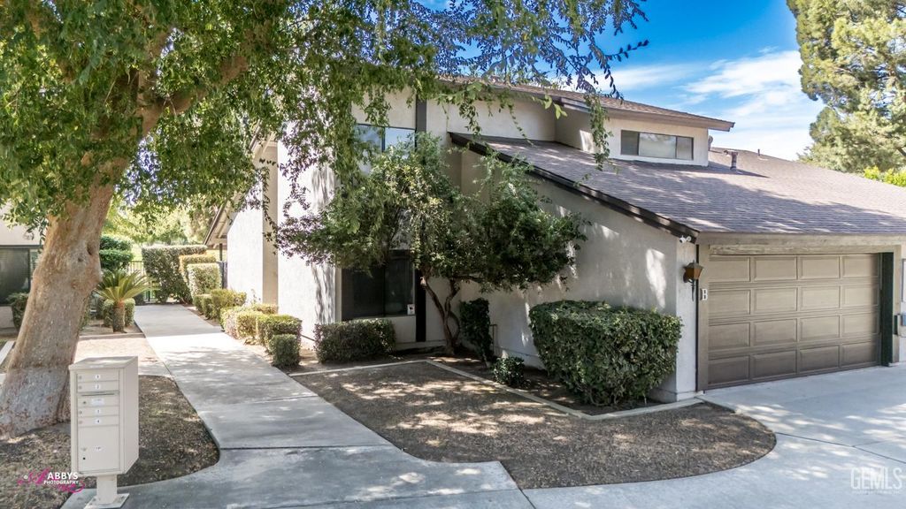 Photo of 5400 Kirkside Dr #B, Bakersfield, CA 93309 (MLS # 202510645)