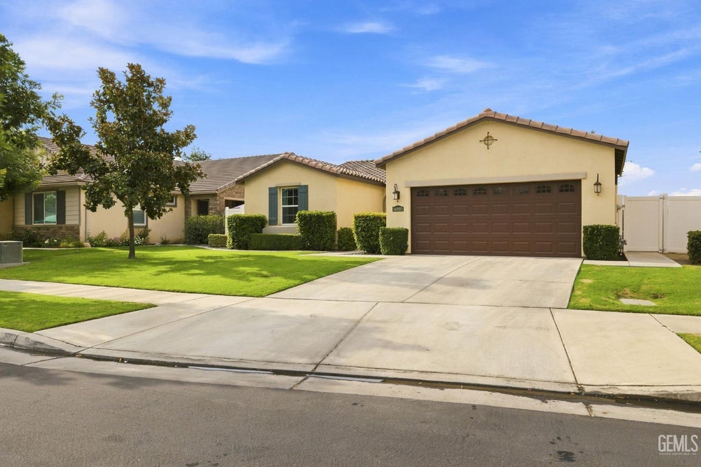 Photo of 14803 Yellow Lupine Drive, Bakersfield, CA 93314 (MLS # 202608709)