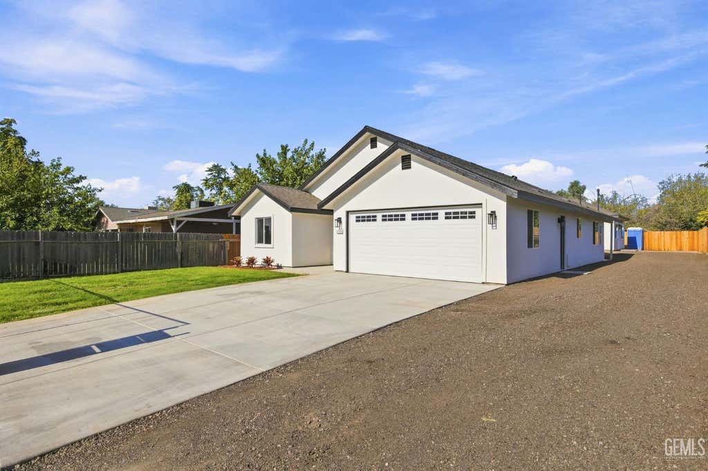 Photo of 2109 Mahoney Street, Bakersfield, CA 93307 (MLS # 202608780)
